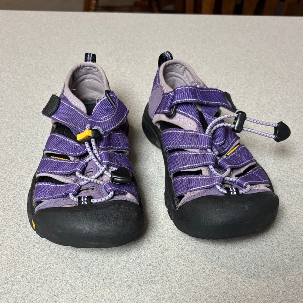 Keen Kids Purple Closed-Toe Hiking Sandals / size 2